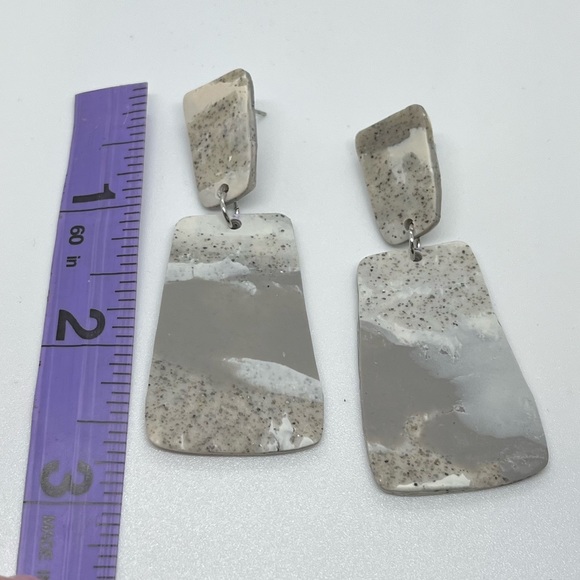 Large NWT Handcrafted Earrings - Picture 4 of 7